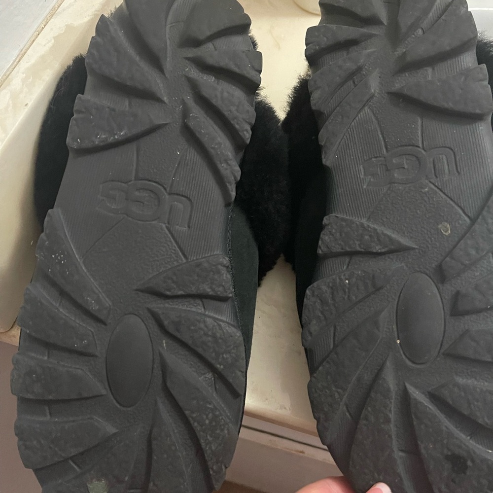 Unisex UGGS Black Shearling-Trim Slip-Ons - Picture 4 of 5
